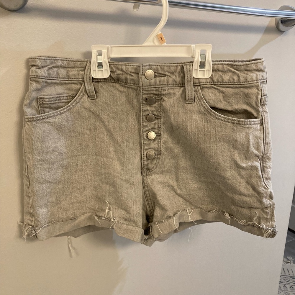 Universal Threads gray wash Vintage Midi Jean shorts size 10